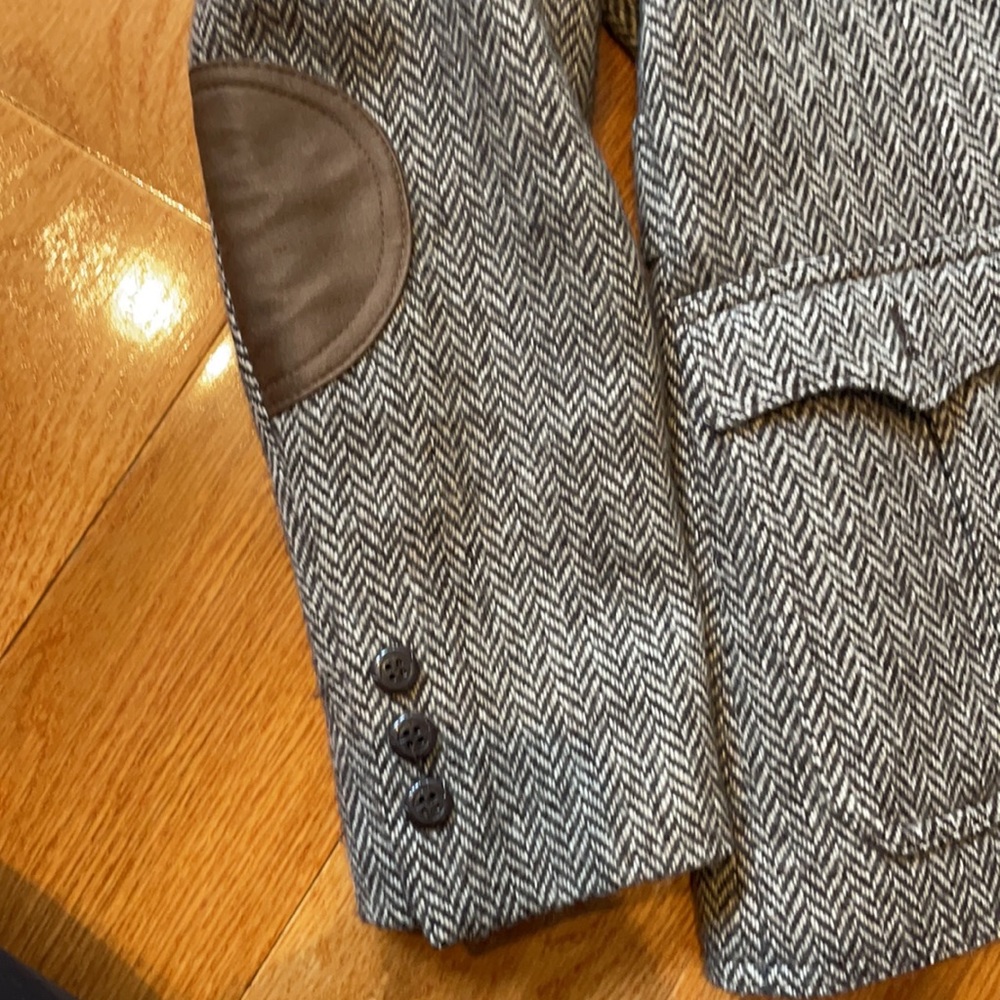 Gorgeous vintage blazer.  Such beautiful details. - Picture 5 of 12